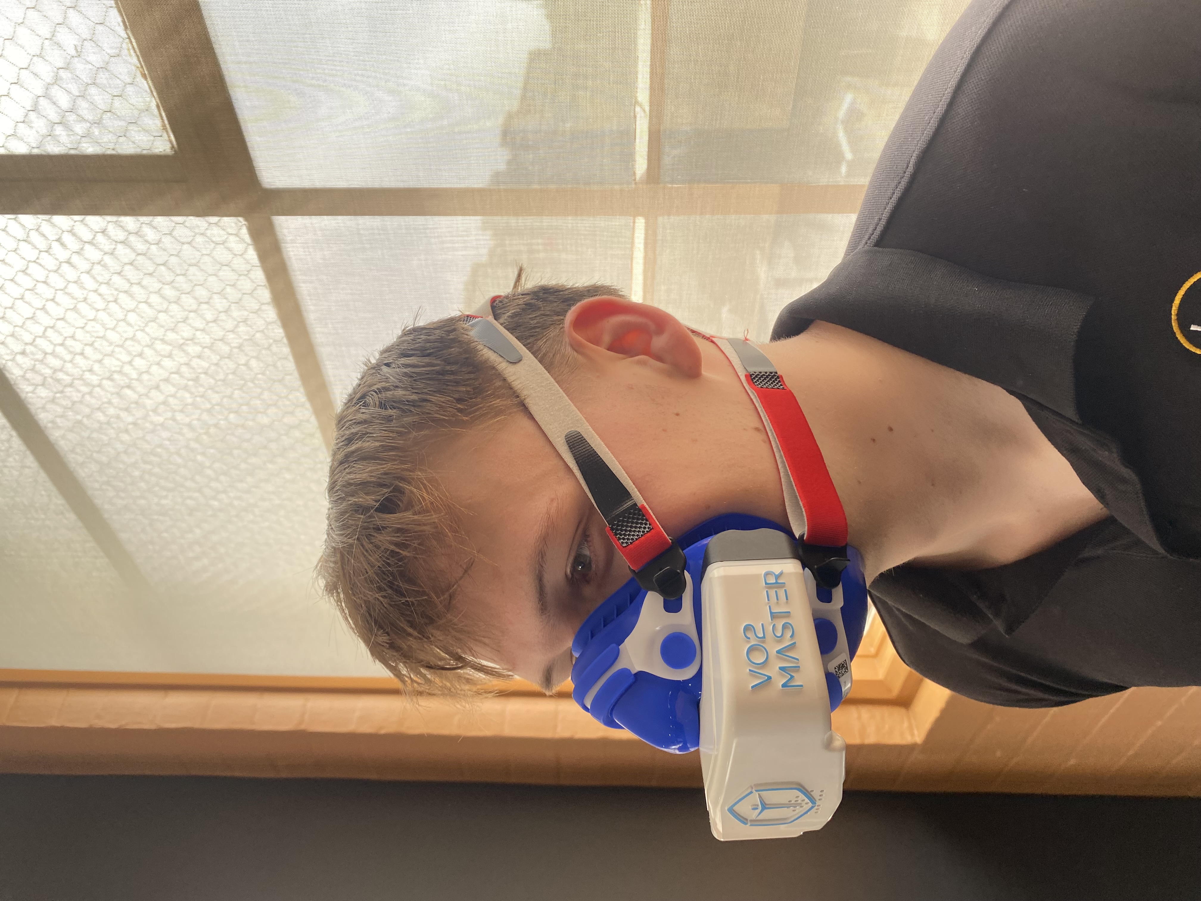 VO₂ Max testing with a VO2 Master mask at Longevity Lab